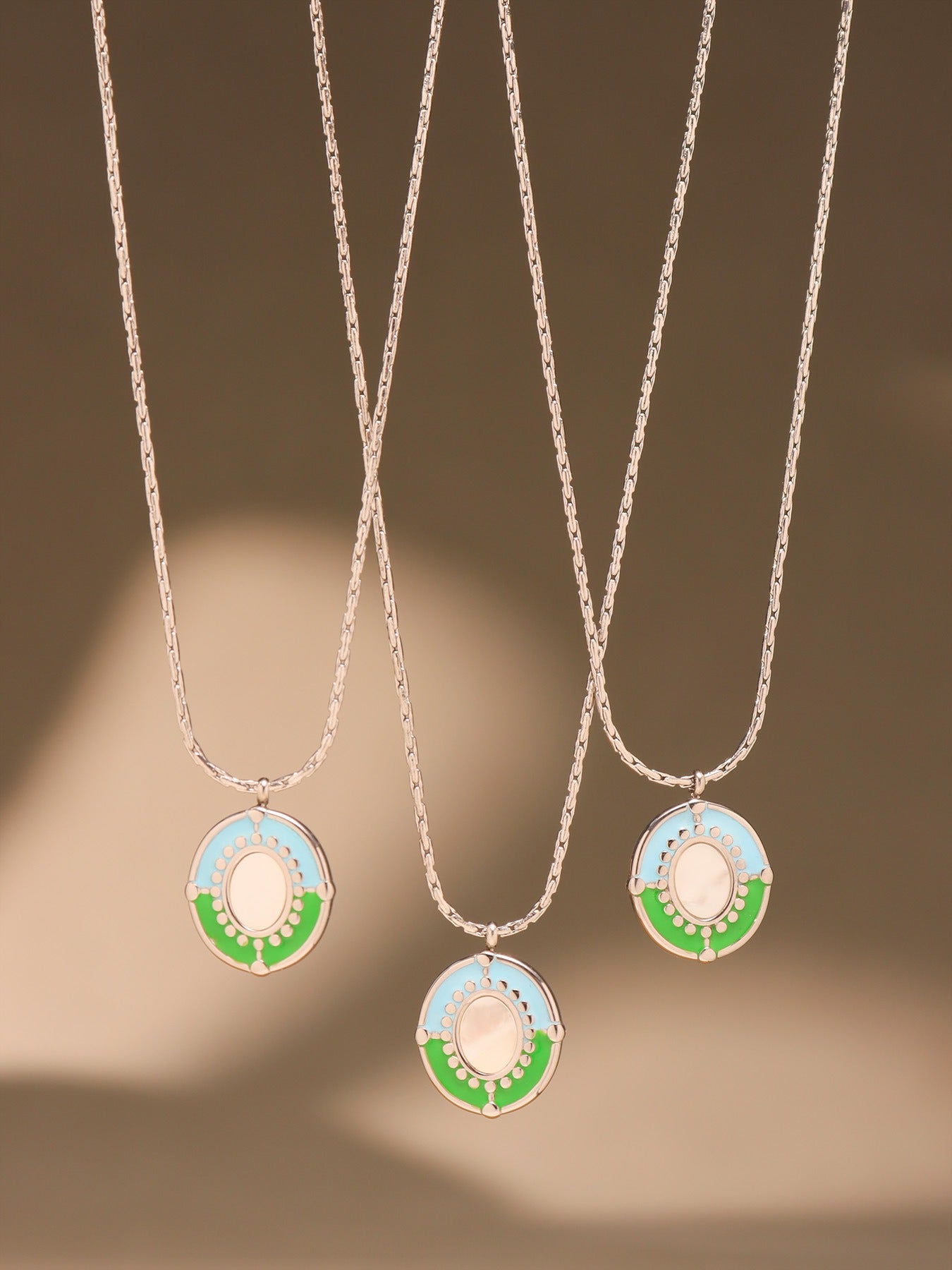 Oil Drip & Mother of Pearl Pendant Necklace