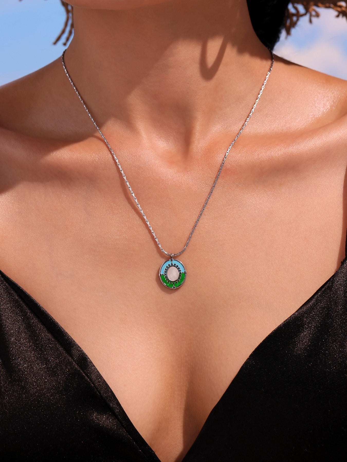 Oil Drip & Mother of Pearl Pendant Necklace