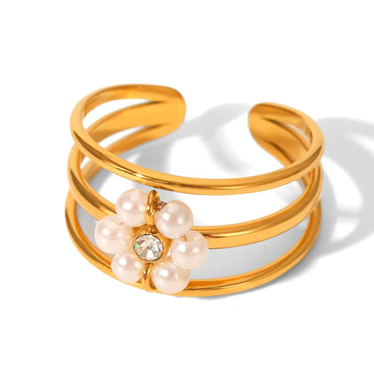 18k Pearl Flower Ring